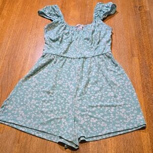 Rue 21 Women Small Mint White Floral Ruffle Sleeveless Short Stretchy Romper‎